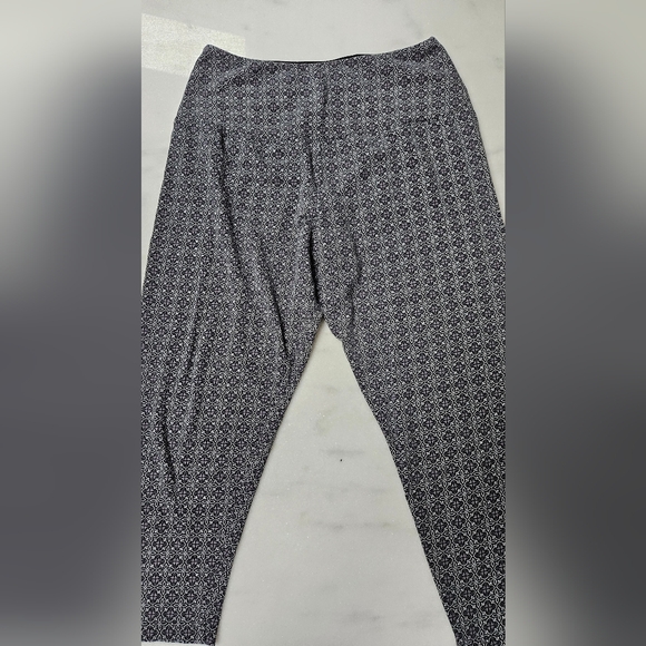 Dressbarn US Large Black And Gray Capri Leggings - Picture 4 of 5